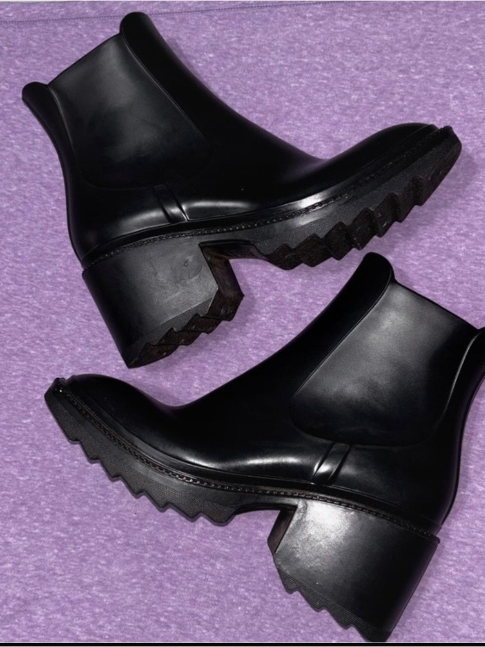 Women’s Black Chelsea Lug Sole Ankle Boots size 8